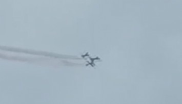 İtalya Hava Kuvvetleri'ne bağlı akrobasi ekibine ait 3 uçak havada çarpıştı