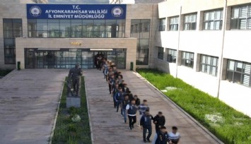 İzmir dahil 8 kentte Cumhuriyet tarihinin en büyük siber dolandırıcılık operasyonu: 25 kişi tutuklandı