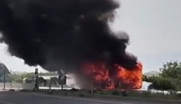 İzmir'de belediye otobüsü cayır cayır yandı