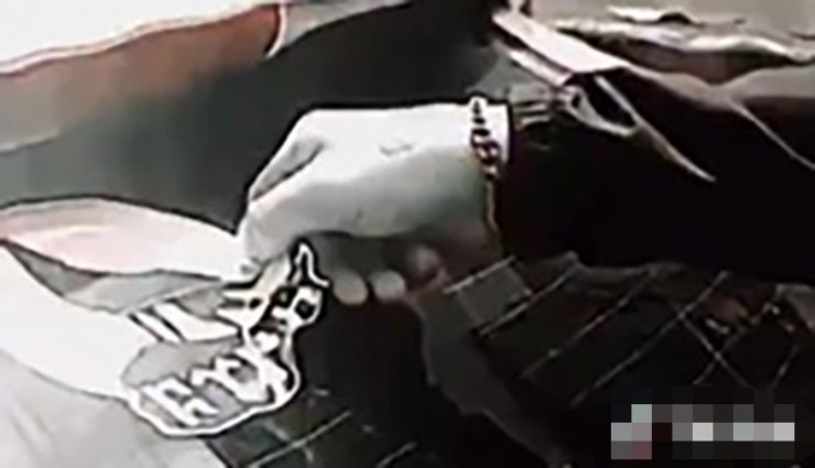 İzmir'de bozkurt sembollerini söken şahısa gözaltı