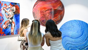 İzmir’de sanat ve antika fuarına yoğun ilgi