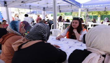 İzmir'de Sıcak Çaylar, Güçlü Bağlar buluşması dayanışmayı güçlendiriyor