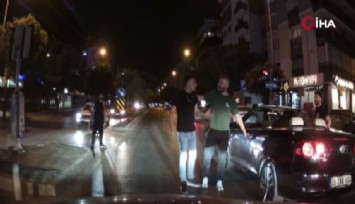 İzmir'de trafikte döner bıçaklı kavga kamerada