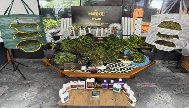 İzmir'in turistik ilçelerinde zehir tacirlerine operasyon