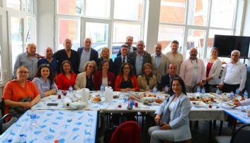 Karabağlarlı muhtarlardan Başkan Kınay’a sürpriz kahvaltı