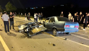 Lüks araçla çarpışan Tofaş ikiye bölündü