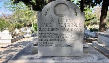 Özgür Özel saldırganının katlettiği oğlunun mezarında kahreden ifadeler: Analar gününde nasıl kıydın bize