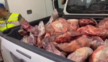 Şanlıurfa'da mide bulandıran görüntüler: Binlerce kaçak ve bozulmuş ürün ele geçirildi