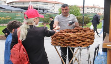 Sivas'ta simitçi tezgahına POS makinesi koydu