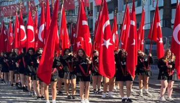 Tepkiler sonuç verdi: İzmir Atatürk Lisesi bayrak törenine geri alındı
