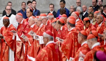 Vatikan'da papa seçimi başlıyor