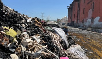 Bornova Ayakkabıcılar Sitesi’nde yangın paniği: Camlar patladı, esnaftan çöp tepkisi