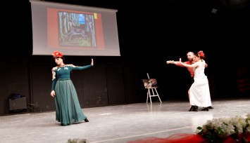 Bornova'da 2 perdelik yıl sonu dans gösterisi göz kamaştırdı