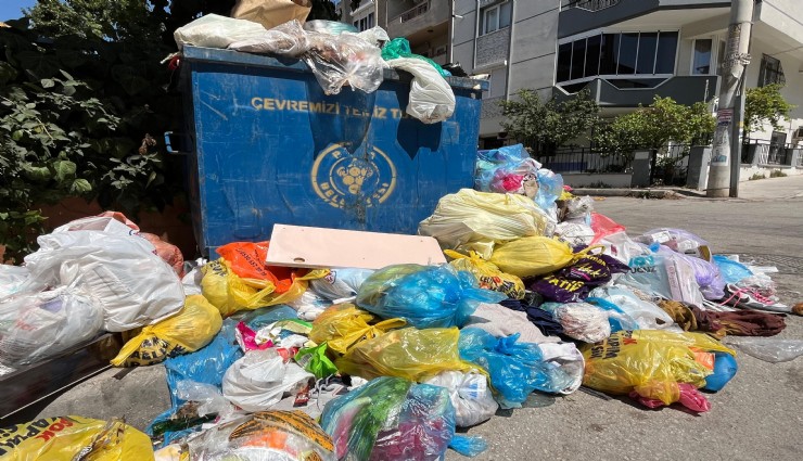 Buca'da maaş krizi 8. gününde: Çöp dağları oluştu