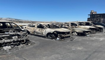 Buca Otokent'e sıçrayan orman yangında 25 araç kül oldu