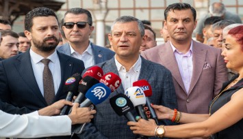 CHP Genel Başkanı Özel bayram namazını Manisa'da kıldı