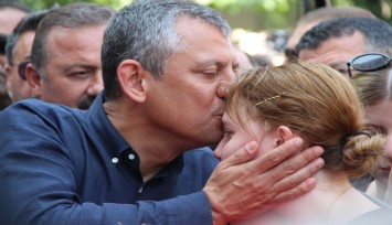 Ferdi Zeyrek’e on binlerin vedası: Nehir’in gözyaşları, Manisa’nın acısı oldu