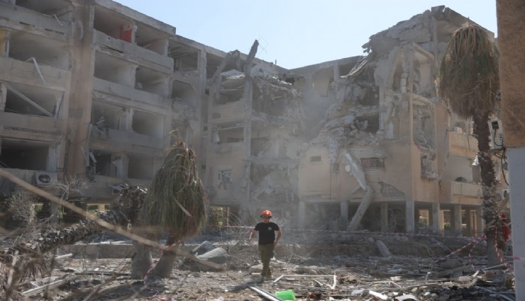 İran'dan İsrail'in 3 noktasına balistik füze saldırısı: 65 yaralı