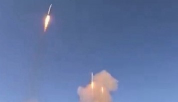 İran, İsrail’de komuta merkezine füze ateşlediği anların görüntülerini paylaştı