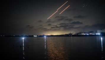 İran İsrail'e 150 füze attı