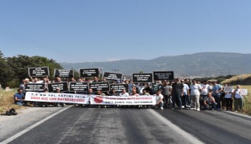 İşçiler eylem yaptı, Tire-Torbalı Karayolu’nu trafiğe kapattı