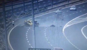 İzmir'de otoyolda zincirleme kaza: Taksideki yolcu hayatını kaybetti