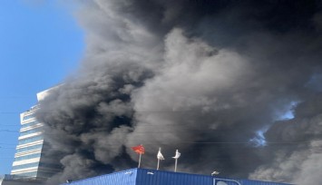 İzmir’de yangın karmaşası : Kent merkezinde 100 bin kişi elektriksiz kaldı, hastane boşaltıldı