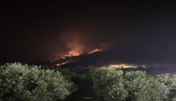 İzmir’deki yangın yerleşim yerlerini tehdit etmeye devam ediyor
