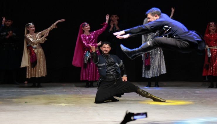 Konak’ta halk oyunları rüzgarı esti