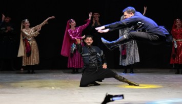 Konak’ta halk oyunları rüzgarı esti