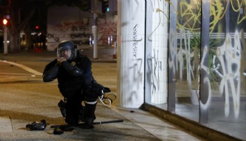 Los Angeles sokakları alev alev: 100'den fazla kişi gözaltına alındı