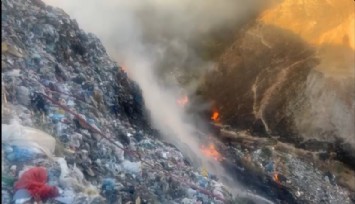 Manisa'da çöplük yangını: 1 itfaiye eri dumandan etkilendi