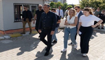 Özel, Başkan Zeyrek'in kızını YKS'nin ikinci oturumunda da yalnız bırakmadı