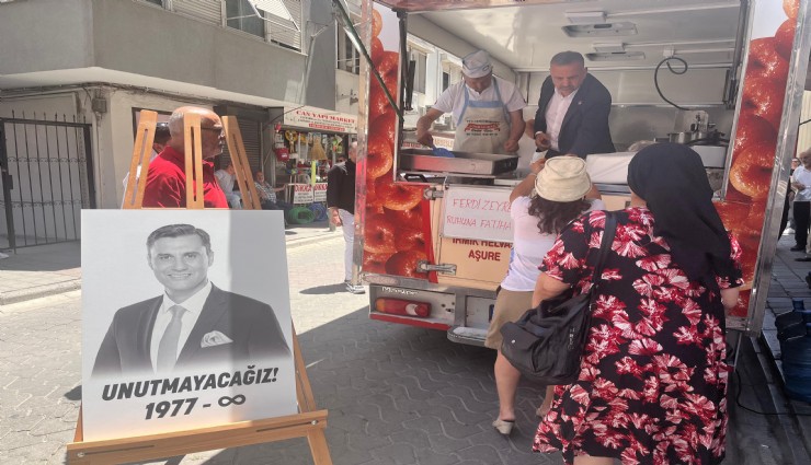 Türkiye'yi yasa boğan Başkan Zeyrek için İzmir'de lokma döküldü