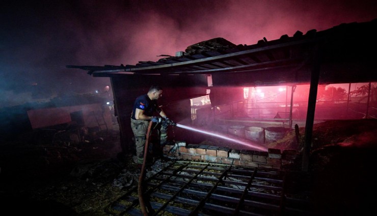 Yangın kontrol altına alındı, tahliye edilen yurttaşlar evlerine dönmeye başladı