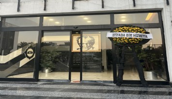 Altay taraftarından siyah çelenk protestosu