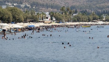 Bodrum’da termometreler şaştı, şemsiyesini kapan sahillere koştu