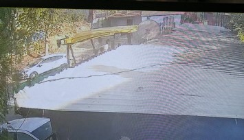 Bornova’da belediyeye ait araçlara saldırı