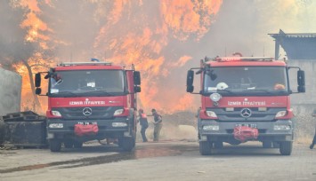 Bornova'da yangınla mücadele sürüyor: Trafik kapatıldı, barınaklar için önlemler alındı