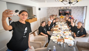 Bornova’nın sultanları set vermeden zirvede