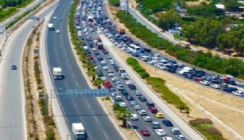 Çeşme'ye gidecekler dikkat: Otoban kilitlendi