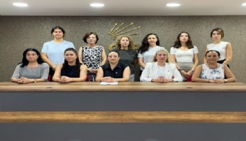 CHP’li kadınlardan 30 ilçede eş zamanlı şiddet tepkisi: ''Bu topraklarda hiçbir kadın yalnız yürümeyecek'