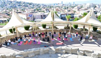 Çiğli’de 7’den 70’e binlerce kursiyerle spor zamanı