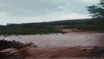 Denizli’de yollar göle döndü, sürücüler zor anlar yaşadı