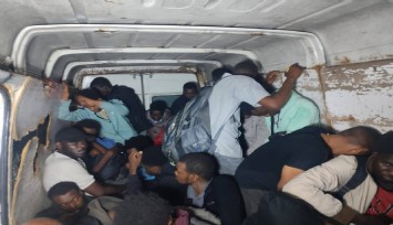 Didim’de araç içerisinde 31 düzensiz göçmen yakalandı