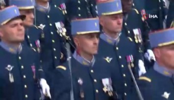 Fransa'da askeri öğrenci, geçit töreninde salladığı kılıçla kulağını kesti