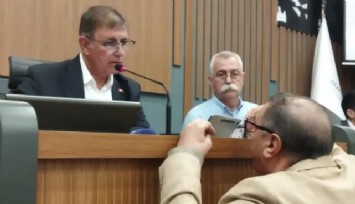 İzmir Büyükşehir Meclisi’nde gerginlik: İşçi eylemi ve sözlü tartışmalar gündeme damga vurdu