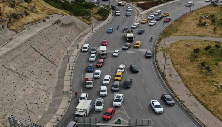 İzmir'de trafiğe kayıtlı araç sayısı Haziran ayı sonu itibarıyla 2 milyon 20 bin 832 oldu