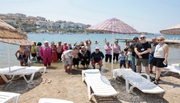 Konak Belediyesi engelli bireyler ve ailelerini denizle buluşturdu