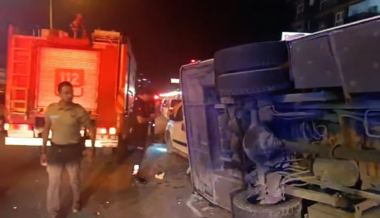 Kuşadası'nda tur midibüsü devrildi